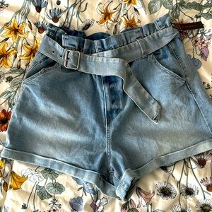 NWT No Boundaries Size L High waisted Jean paper bag shorts